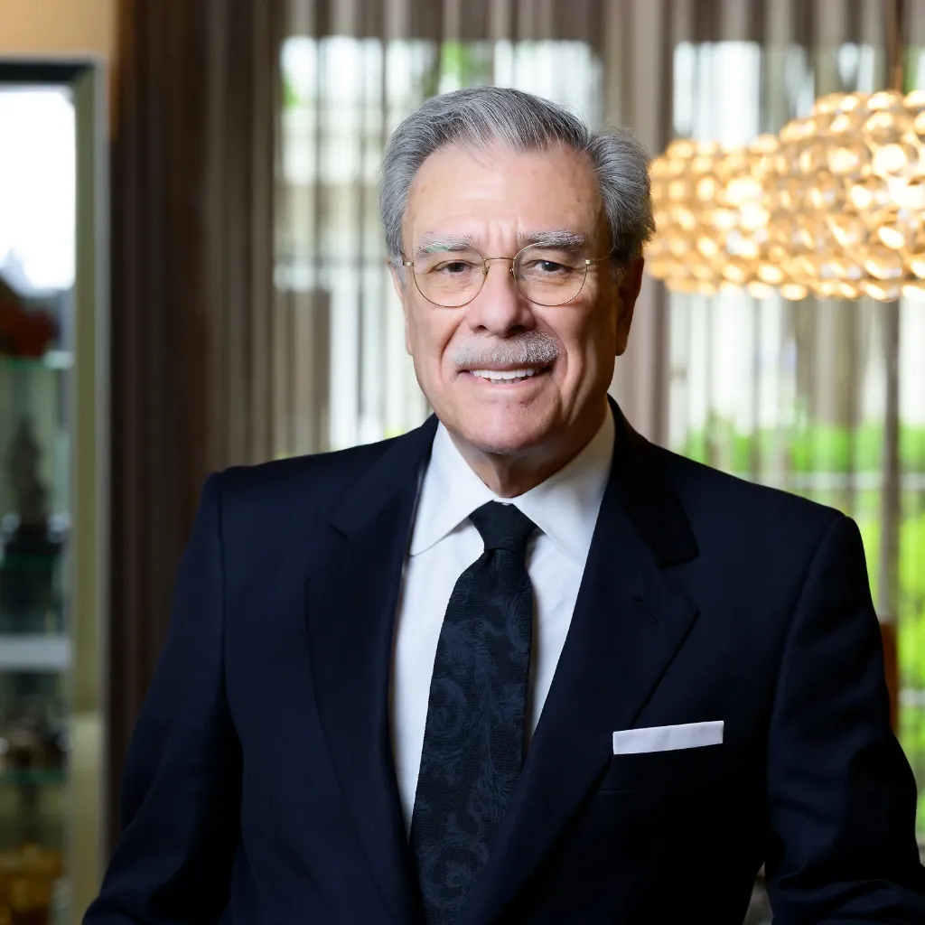 Carlos Gutierrez Headshot