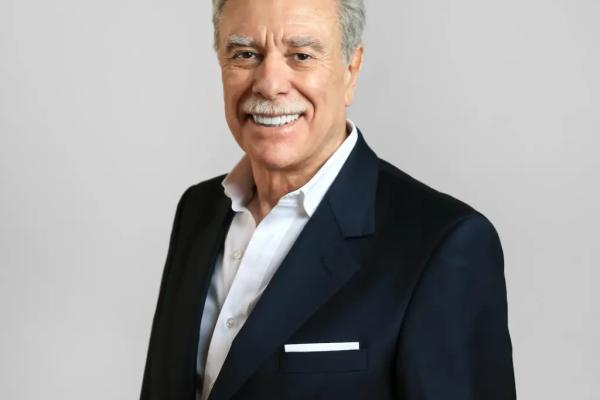 carlos-gutierrez-headshot-05